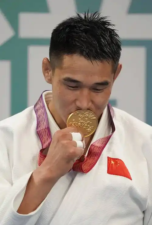 柔道——内蒙古队布和毕力格夺得男子90公斤级冠军