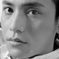 男生头像哭得撕心裂肺的图片