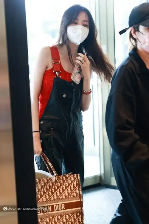 潘玮柏妻子宣云luna现身长沙酒店 探班潘玮柏录制《披荆斩棘的哥哥第