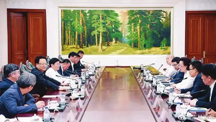 景俊海与瑞银证券总经理钱于军举行会谈. 来自吉林发布 - 微博