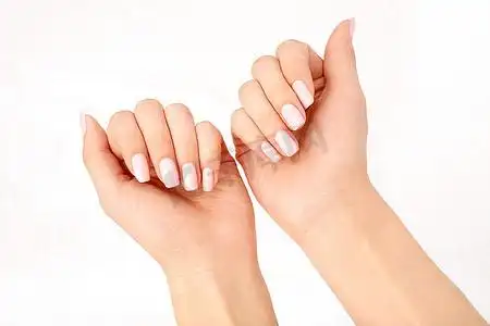 两只手在手掌外,分开手指甲脚趾