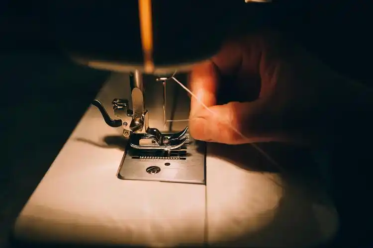 灯光缝纫机裁缝手工制作