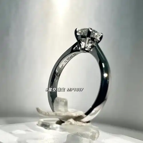 卡地亚经典四爪1895钻戒