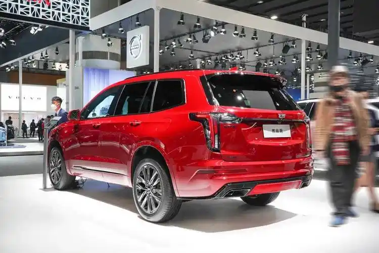 2022广州车展,实拍凯迪拉克xt6黑钻版,这红色是懂中国的_搜狐汽车