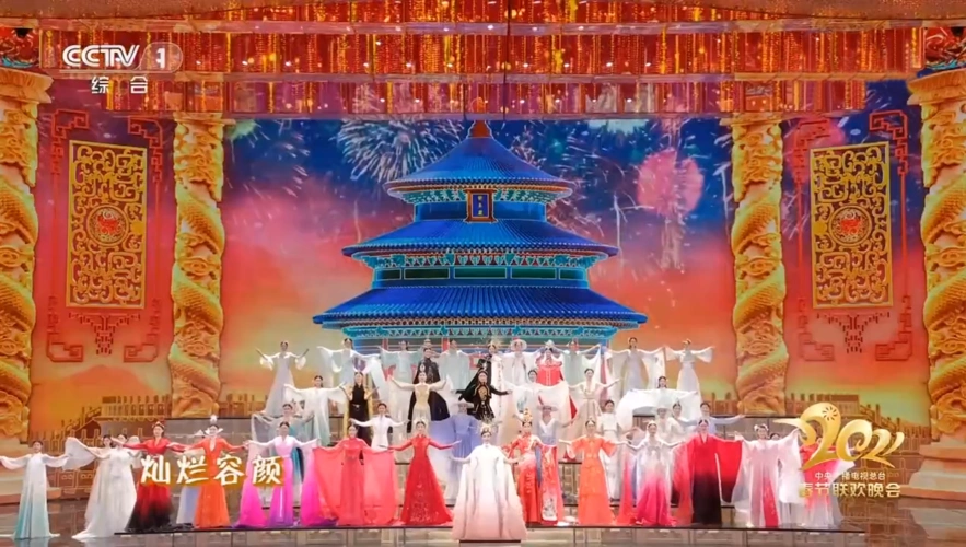 2021央视春晚节目时装走秀《山水霓裳》