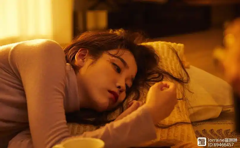 iu大胆挑战湿发诱惑曲线诱人凸显s型曲线惊艳全场