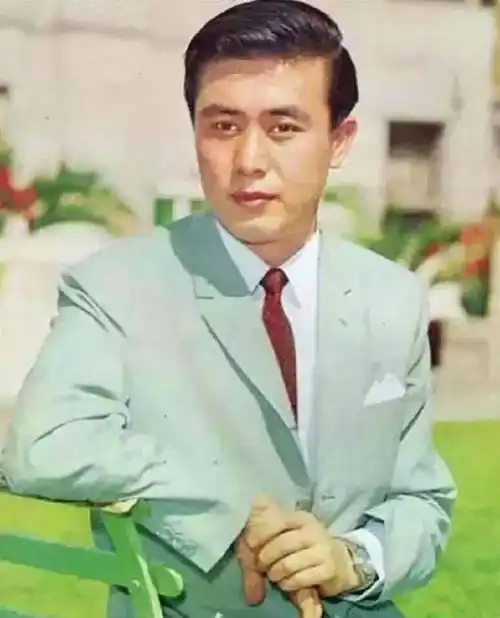 女友比女儿小13岁,与家人反目的关山,晚年让关之琳放下芥蒂|王国旌