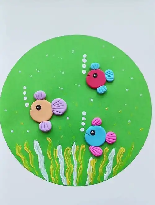 幼儿亲子手工,简单黏土画视频教程《小鱼》