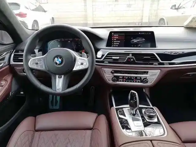 2020款宝马740li行政m运动版个性定制真皮内饰简直太豪华了