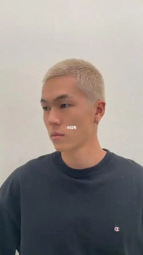 男生寸头漂发显白发色米金色