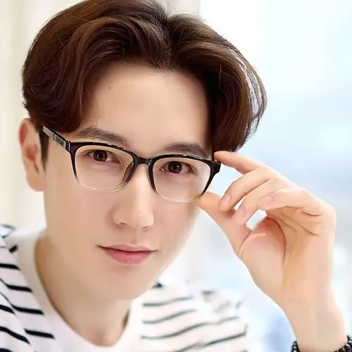 男士戴眼镜,给人的感觉有什么不一样呢