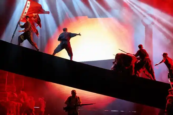 在延安枣园文化广场的东方红大剧院一场用尖端科技复活历史现场的🔍