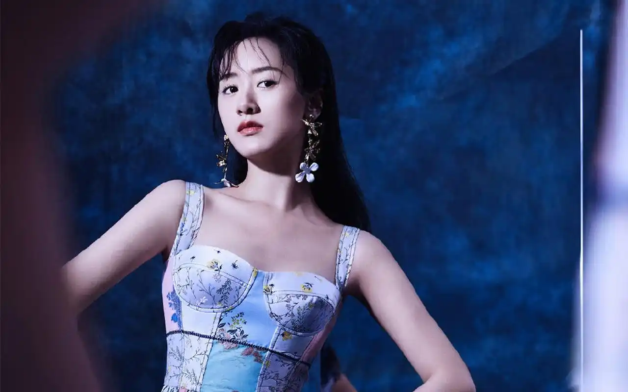 袁冰妍时尚摩登写真桌面壁纸