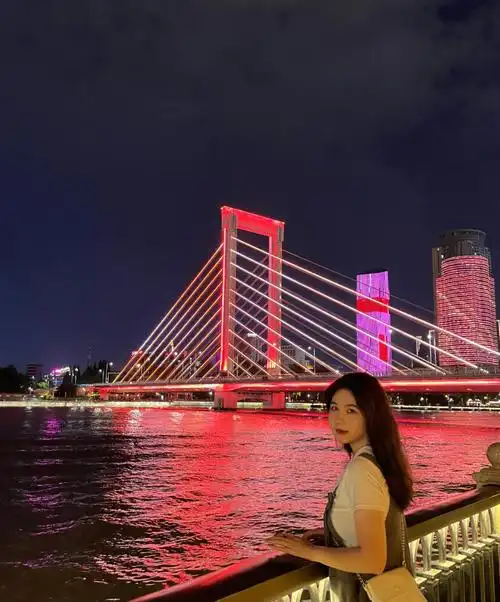 拍照圣地宁波外滩大桥