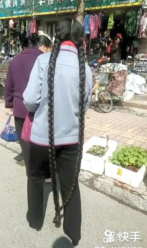 快手上的街拍超级大辫子 - [中国长发网]