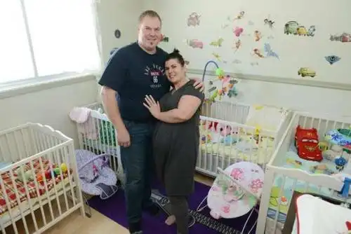 听到女友「怀五胞胎」男子欣喜若狂,没想到临盆当天却发现「比被戴