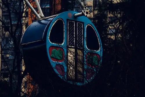 废弃的游乐场 - 君子如兰zw