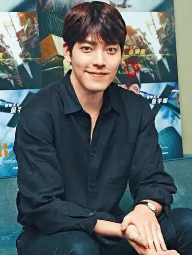 金宇彬首晒近照,确诊鼻咽癌后首次亮相,帅气依旧