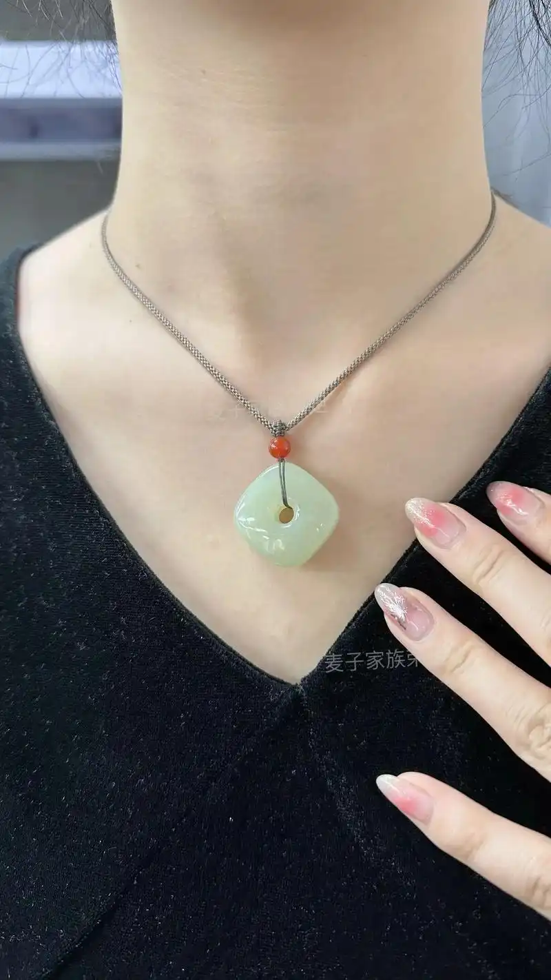 和田玉|方扣吊坠