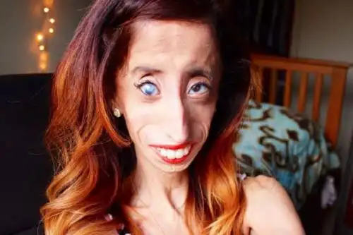 网站上传了一份名为"世界最丑女人"的视频,而视频中的女人就是她自己