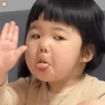 可爱宝宝表情包动图 ins上刷到的萌娃 她实在太好玩了