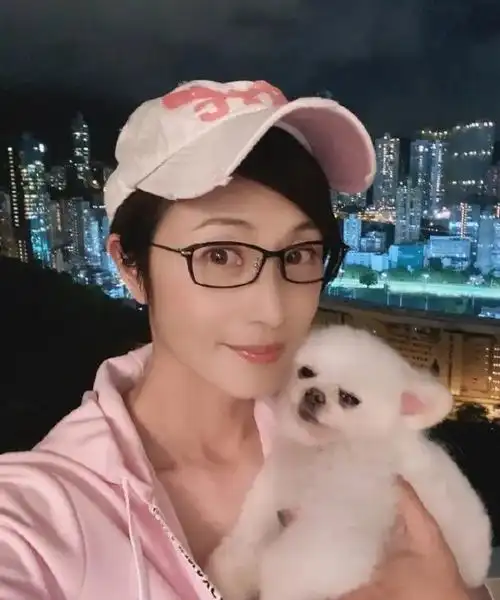 陈法蓉参加活动的生图皮肤发黄很憔悴看状态真像有54岁的人