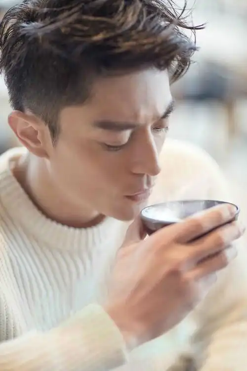 霍建华 2016年3月下《时尚芭莎》摄于日本北海道