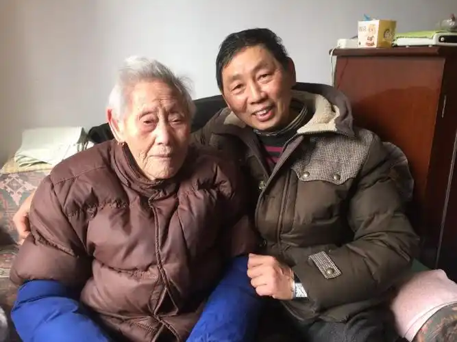 关爱老同志活动再出发