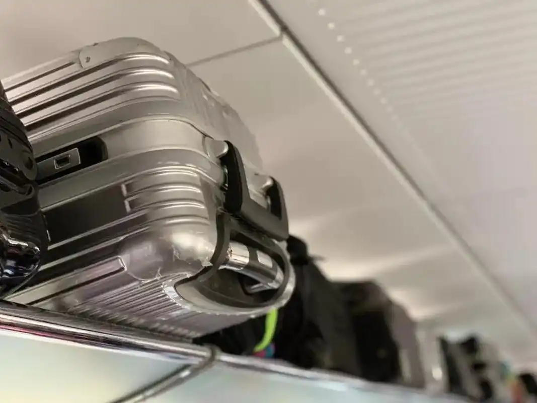 高铁上行李到底该放哪可能有你想不到的地方