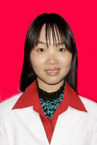 能帮我把这张照片ps成白衬衫红底证件照吗?谢谢!