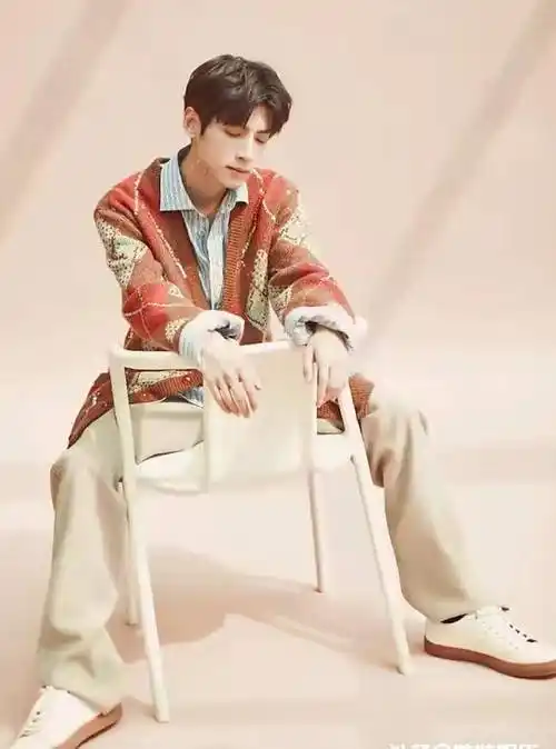 看脸绝美帅气,看全身就直接垮掉!他们需要的是身高_罗云熙_古装_官方