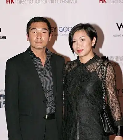 54岁方中信近况,与老婆忍婚姻相知相爱16年,女儿像港姐妈妈