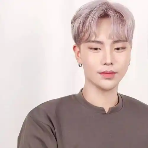 男生三七分烫发发型