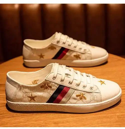 酷奇酷琦欧洲站潮牌小蜜蜂小白鞋刺绣帆布白色板鞋百搭鞋子男潮鞋欧洲