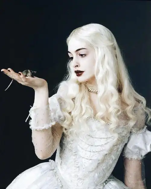 《爱丽丝梦游仙境》白皇后美图_明星_美桌图片库