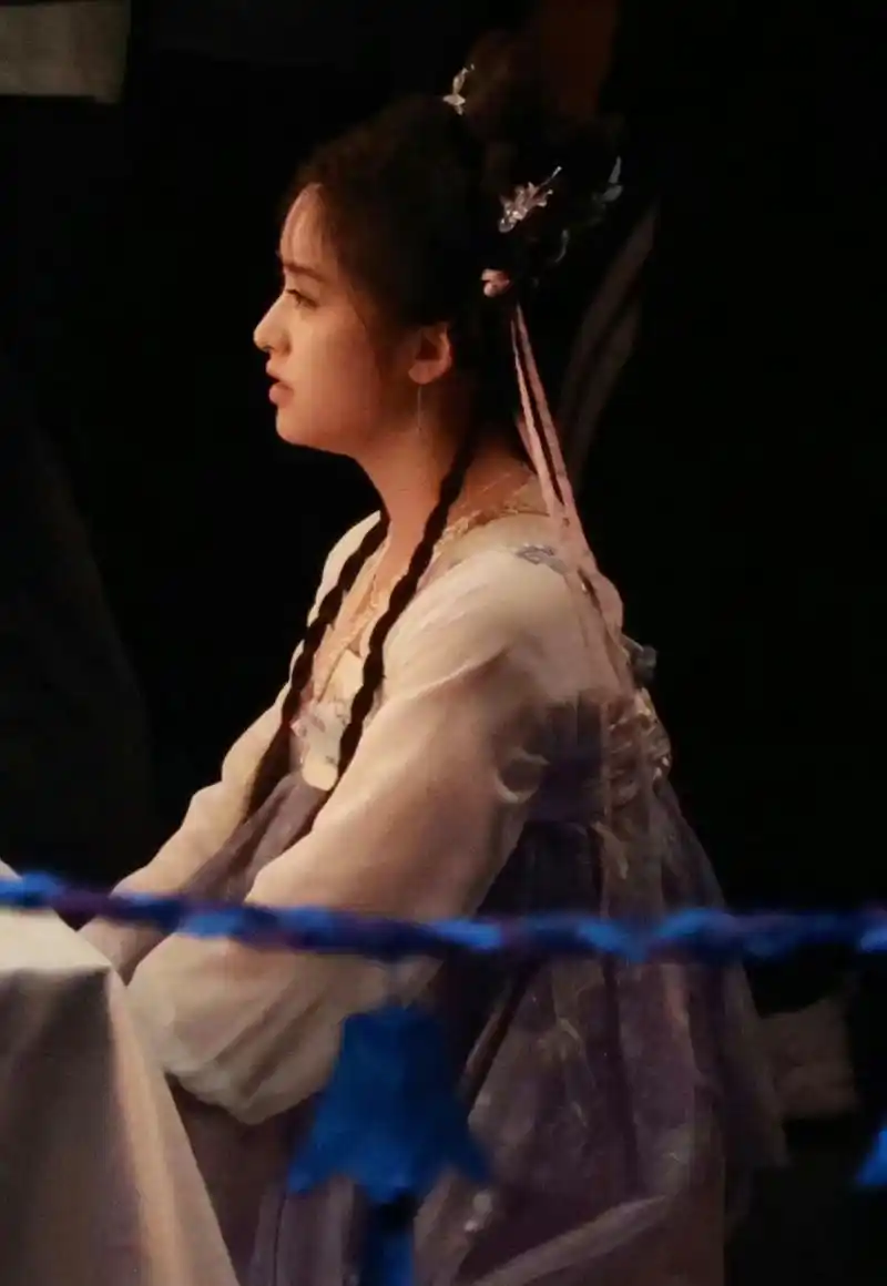 沈月《狐妖小狐娘竹业篇》东方秦兰路透图,这个古装造型好看吗?