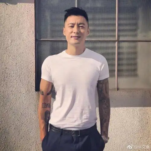 余文乐胖成"圆脸叔叔",网友:只有我一个人觉得像宋晓峰嘛