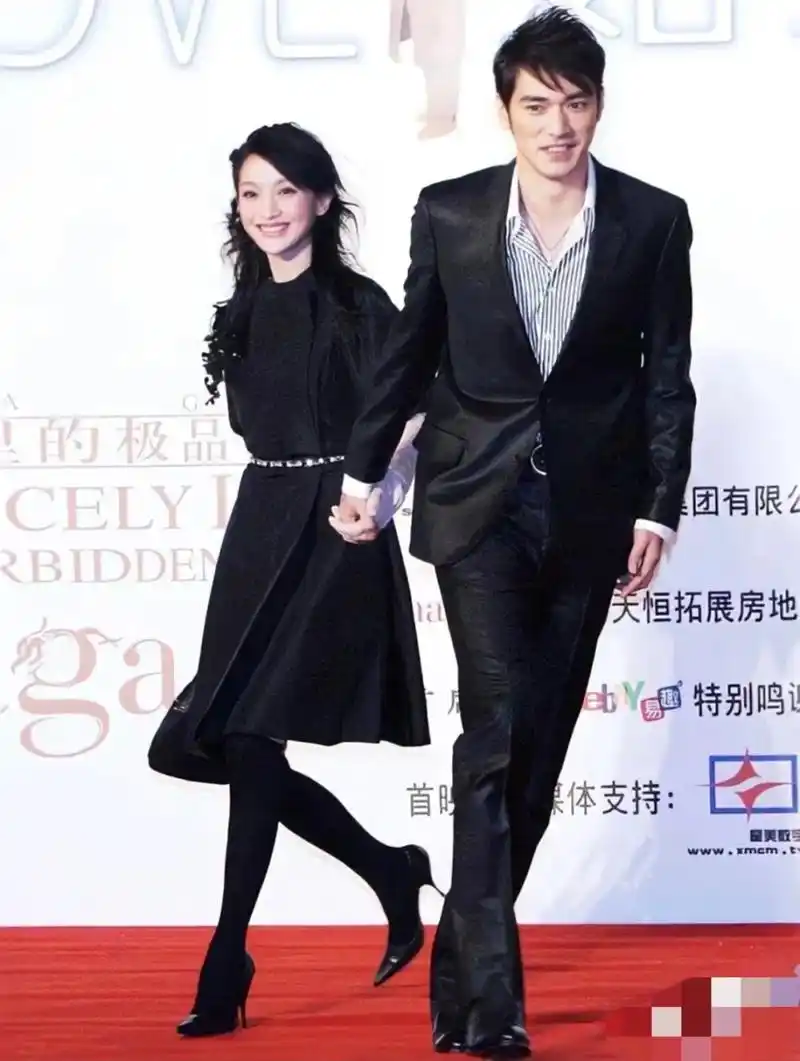 论身材身高,她是四个大花里最弱的,但居然和颜霸金城武最搭!