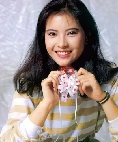 时光欠你甚多 用来填补年轮的故事 例如骄阳如何鞭笞