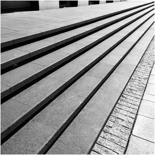 视线奔跑视线最怕无所适从不知跟从哪一个好而对角线斜线构图的强迫性