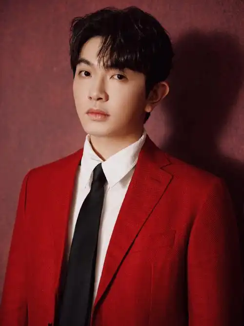 颜人中超话喜迎新年,共度除夕夜,今天锁定cctv-3,cctv-15,cctv-17和央