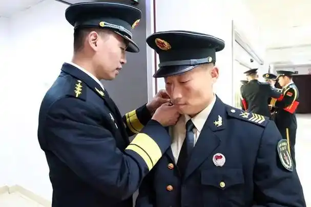 见证荣耀火箭军某部举行晋升授予军衔仪式