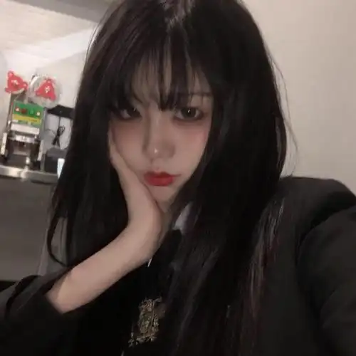 超火好看的酷酷女生头像