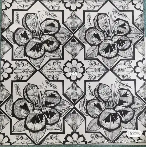 之前画的四方连续的装饰图案,最近学了cdr,旧作业新画.