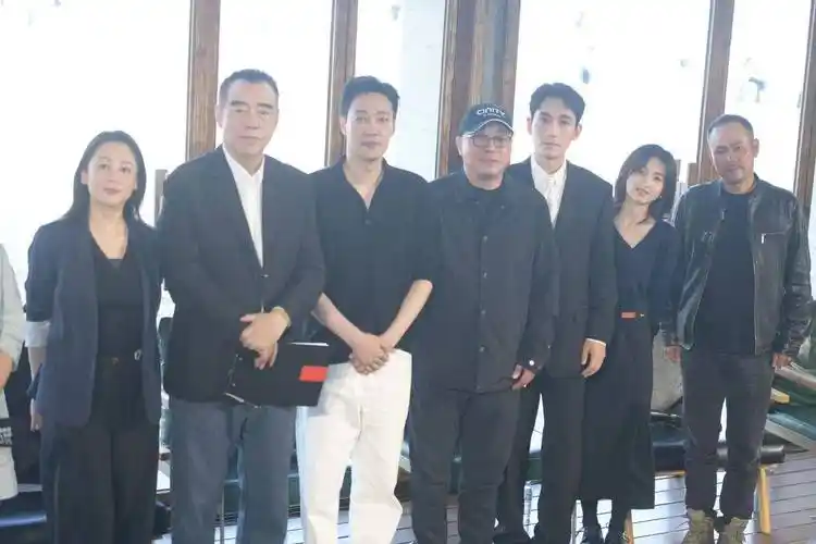 作为一部国庆献礼片,电影《志愿军》系列由陈凯歌执导,辛柏青,朱一龙