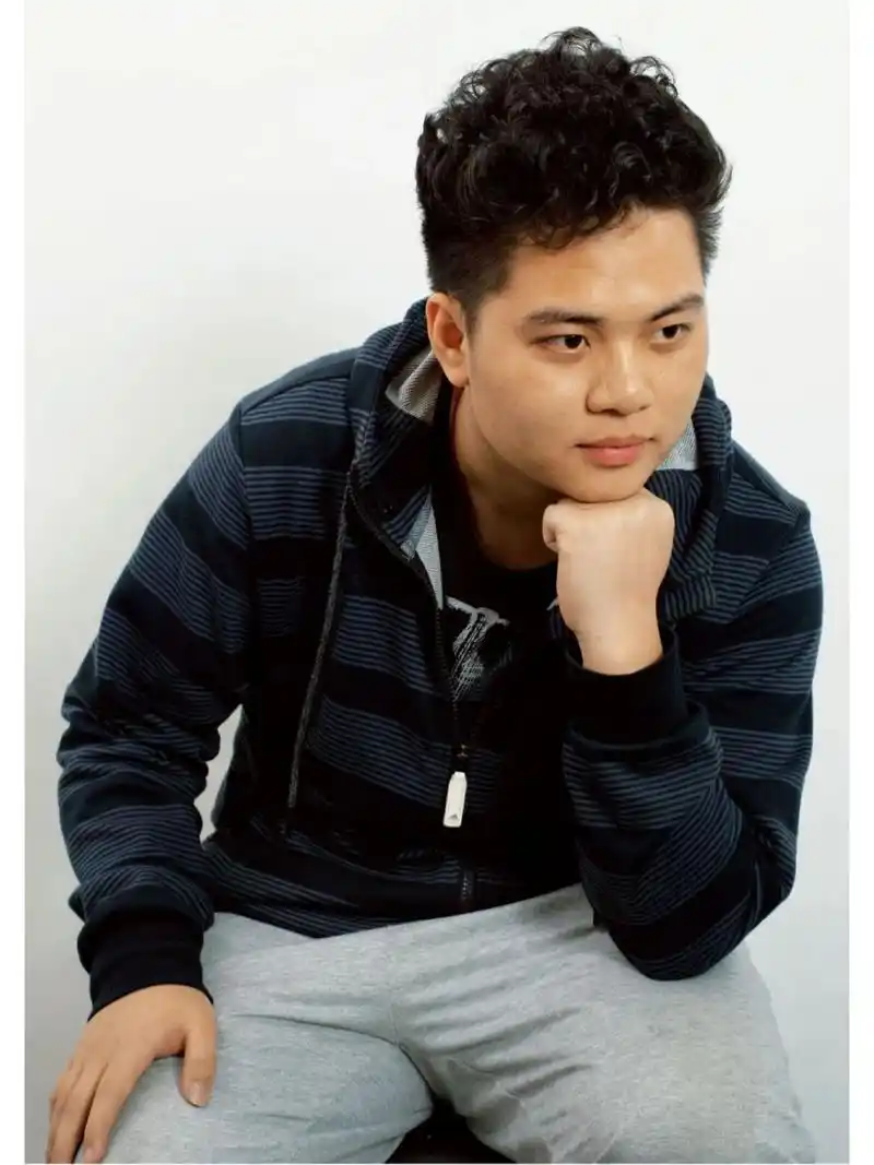 男青年素描半身像写生照片素材 第一波男青年半身像.