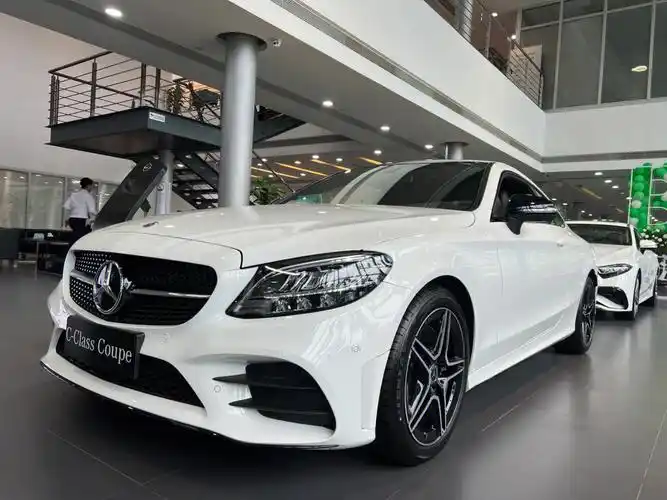 c260轿跑红色激情版现车