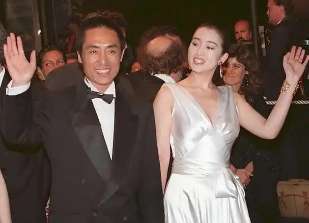 这一次,74的张艺谋,再次证明了导演和"国师"的差距