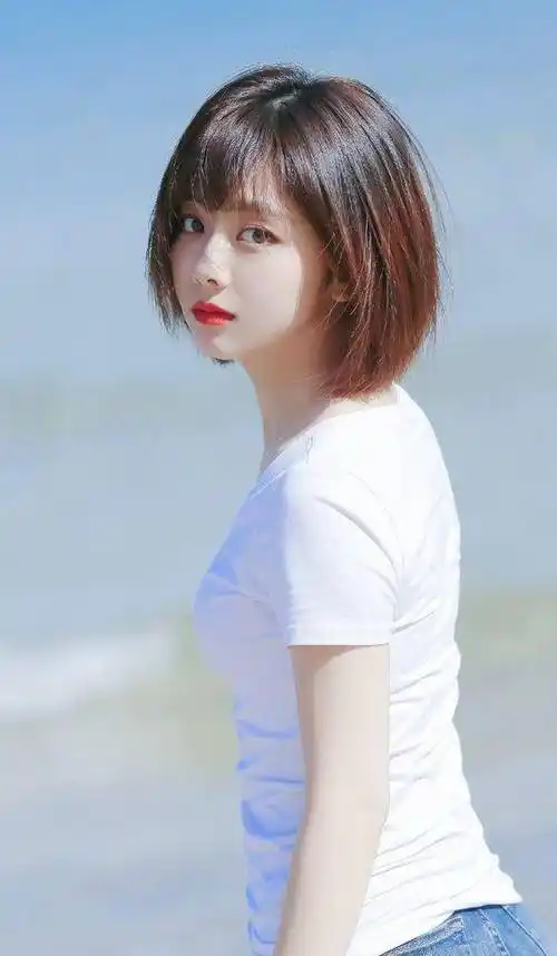 最适合15岁左右的圆脸女生发型,这8种很不错,百变时尚有个性_层次感