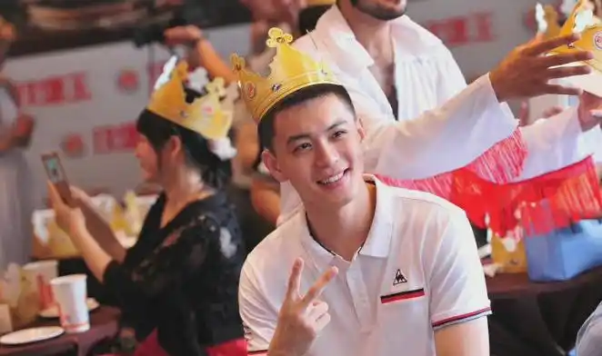 杨鸣迎37岁生日凌晨感谢球迷公认cba最帅执教辽篮两年夺冠